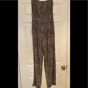 Sleeveless pant romper - animal print w/pockets